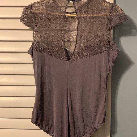 Lace top bodysuit - Picture 2 of 4